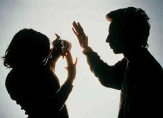 महिला की पिटाई