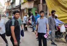 मुश्किल में मुसीबत पैदा करते हो! पकड़ो इसे