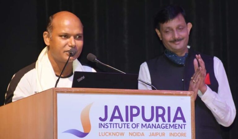 साहित्यकार धीरेन्द्र वर्मा के कृतियों का लोकार्पण, रेनबो RJ JP को किया गया सम्मानित