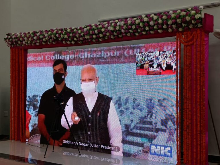 ग़ाज़ीपुर में महर्षि विश्वामित्र मेडिकल कॉलिज देश को समर्पित, प्रधानमंत्री बोले पहले की सरकारें छोटी-मोटी डिस्पेंसरी खोलती थीं लेकिन ये सरकार सीधे मेडिकल कॉलिज खोलती है