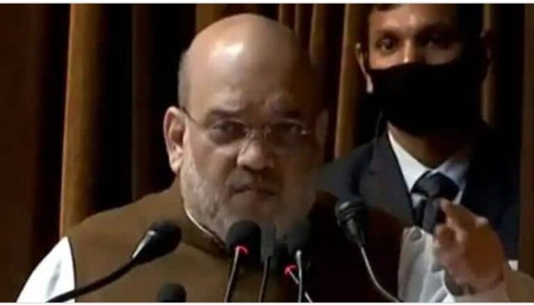 हटाओ ये बुलेट प्रूफ शिल्ड शीशा, मैं अपनों से खुल कर बात करना चाहता हूँ । मैं पाकिस्तान से क्यों करुं ? मैं आपसे बात करुंगा