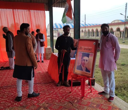 वीर सावरकर पर आने वाली अवधेश वर्मा के किताब के मुखपृष्ठ का विमोचन संपन्न