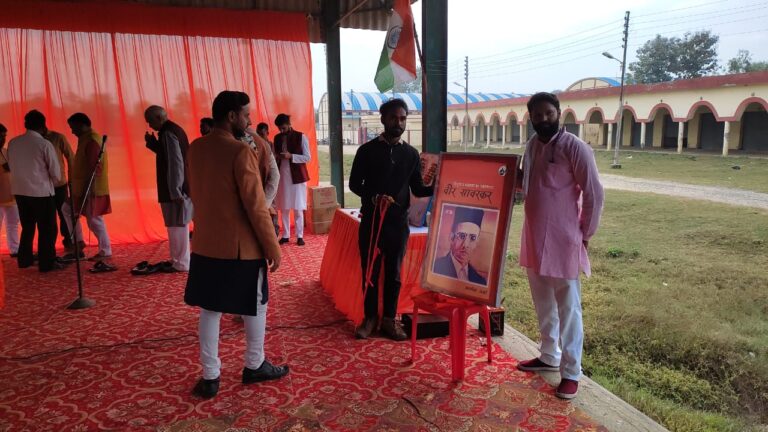 वीर सावरकर पर आने वाली अवधेश वर्मा के किताब के मुखपृष्ठ का विमोचन संपन्न