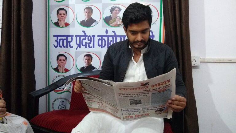 लड़की हूँ लड़ सकती हूँ : प्रियंका का नारा कॉग्रेस दफ्तर में ही फेल,  नहीं दिखी कोई लड़की या फीमेल