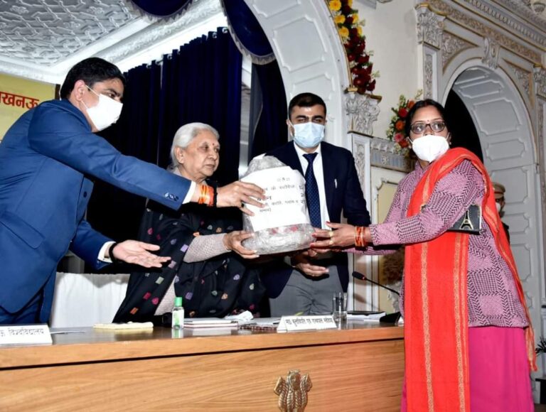 प्रधानों से बोलीं राज्यपाल, राज्य सरकार एवं केंद्र सरकार की योजनाओं का लाभ दिलायें