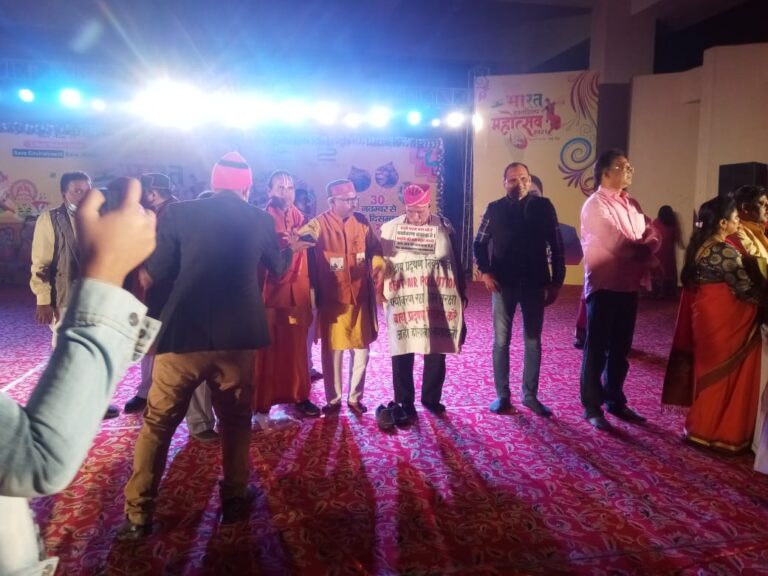 भारत हस्तशिल्प महोत्सव का शुभारंभ, पूरे देश का हुनर अगले दो हफ्तों तक लखनऊ में
