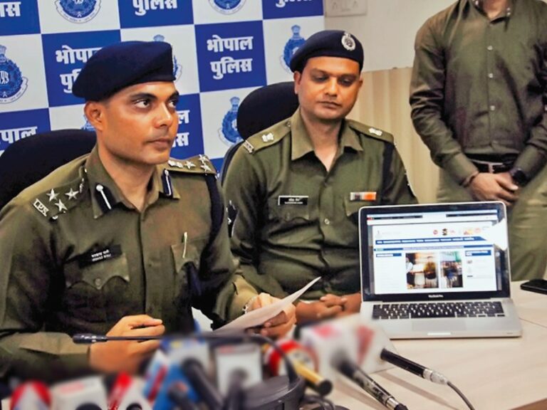 सावधान! प्रेस की आईडी और माइक आईडी की आड़ में बच नहीं पायेंगे फर्जी पत्रकार