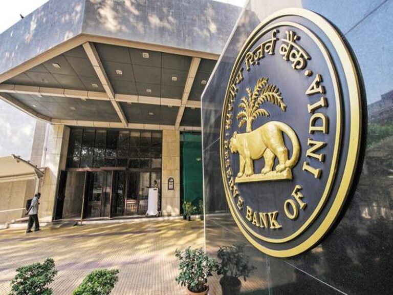 RBI के फ़ैसले का असर… और मंहगा होगा loan लेकर बनाना घर!