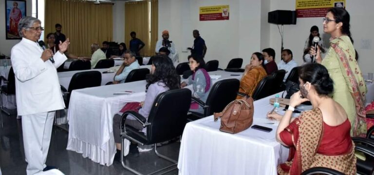 NAAC मंथन कार्यशाला में Chancellor बोलीं, अपने आचार विचार एवं व्यवहार में आदर्श शिक्षक बनें वॉइस चांसलर