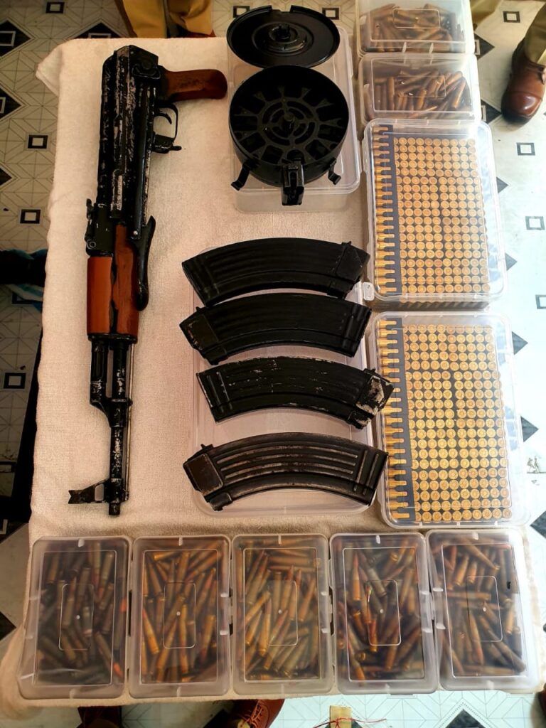 वर्चस्व के लिए AK 47 खरीदा