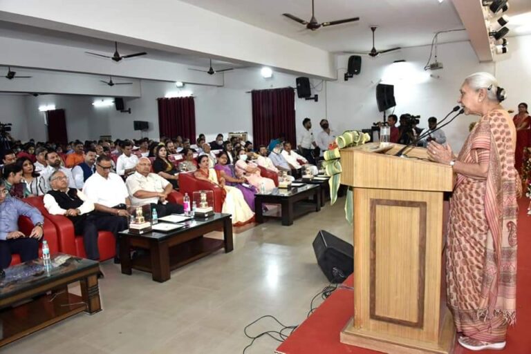 विश्वविद्यालय अपने परिसर से बाहर निकल कर गांवों खेत खलिहानों में जायें : गवर्नर