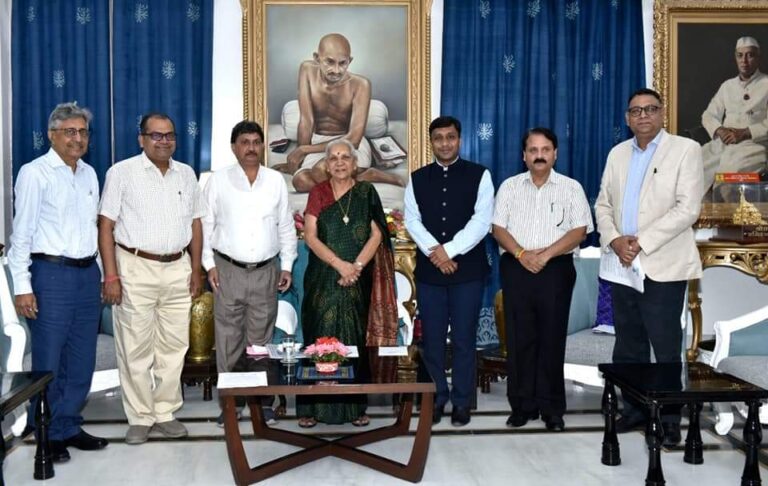 इंडस्ट्रीज और यूनिवर्सिटीज आपस में जुड़ें : गवर्नर