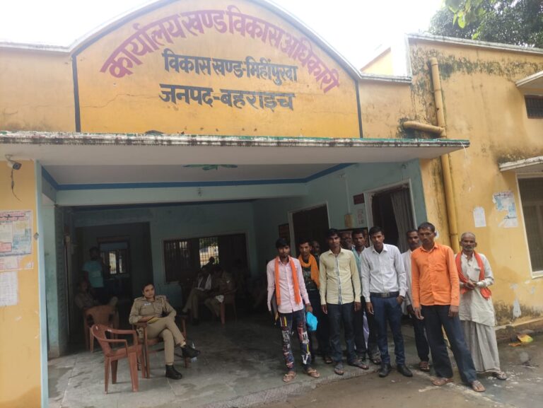 गजब! सहायक निर्वाचन अधिकारी को पता ही नहीं कहाँ हो रहा नामांकन
