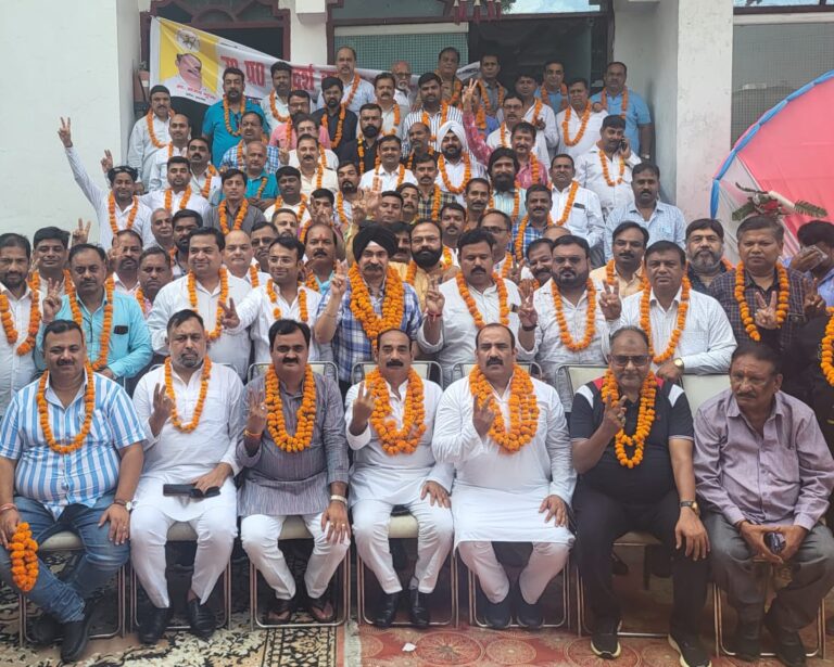 उत्तर प्रदेश आदर्श व्यापार मंडल लखनऊ कार्यकारिणी के अध्यक्ष चुने गए हरजिंदर