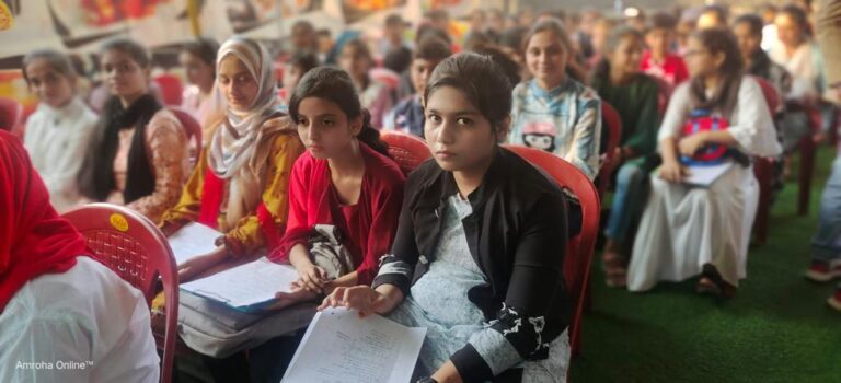 बाल दिवस पर सामान्य ज्ञान प्रतियोगिता : पुरस्कार मिले तो बच्चों के चेहरे खिले
