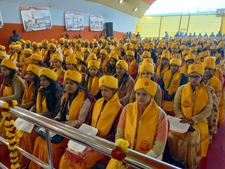 मैडम गवर्नर ने किससे कहा, आपका सामाजिक जीवन शुरू होता है अब!