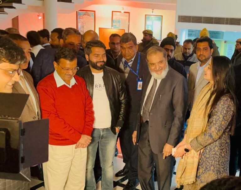 यूपी की चित्रकार ज़ोहा की चित्रकला का प्रदर्शन दिल्ली में, मुख्यमंत्री ने सराहा