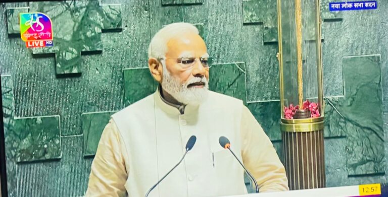 लोकतंत्र हमारी प्रेरणा, संविधान हमारा संकल्प : प्रधानमंत्री मोदी