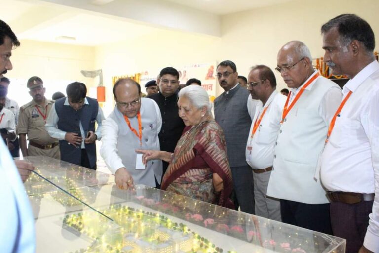 राज्यपाल आजमगढ़ विश्वविद्यालय में
