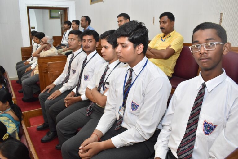 छात्रों ने विधान सभा में बैठ कर कार्यवाही देखी, बोले यहां आना दिव्य स्वप्न जैसा