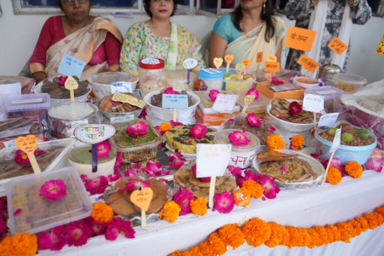 Governor ने बस्ती जिले के प्रोडक्ट का अवलोकन किया