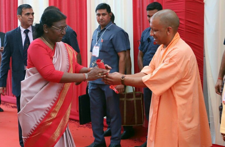 CM Yogi बोले, बीमारु राज्य से समृद्ध राज्य की ओर चल पड़ा है उत्तर प्रदेश