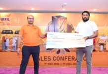 घरेलू आटा चक्की से घर पर पीसीये आटा और निकालिये तेल Ghareloo aata chakki ke sandarbh me mashine ke features batate hue company ke chairman