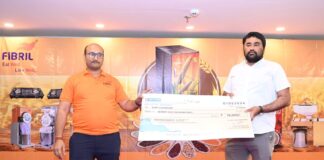 Ghareloo aata chakki ke sandarbh me mashine ke features batate hue company ke chairman