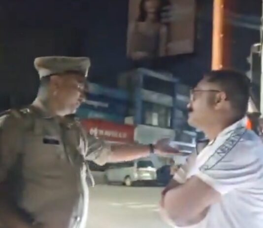 फ़र्ज़ी IPS :बन मक्खन खाकर नहीं दिये पैसे, बोला साहब हूँ सैल्यूट करो फ़र्ज़ी IPS को लखनऊ पुलिस कमिश्नरेट ने पकड़ा