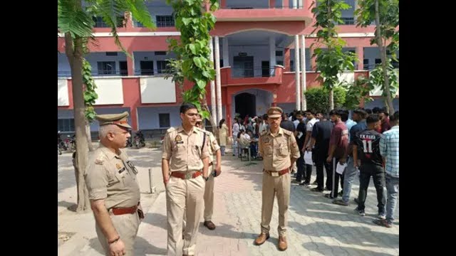 44010154_1781076788825 Police is Monitoring the sipahi bharti Parikshit 2025 outside the center