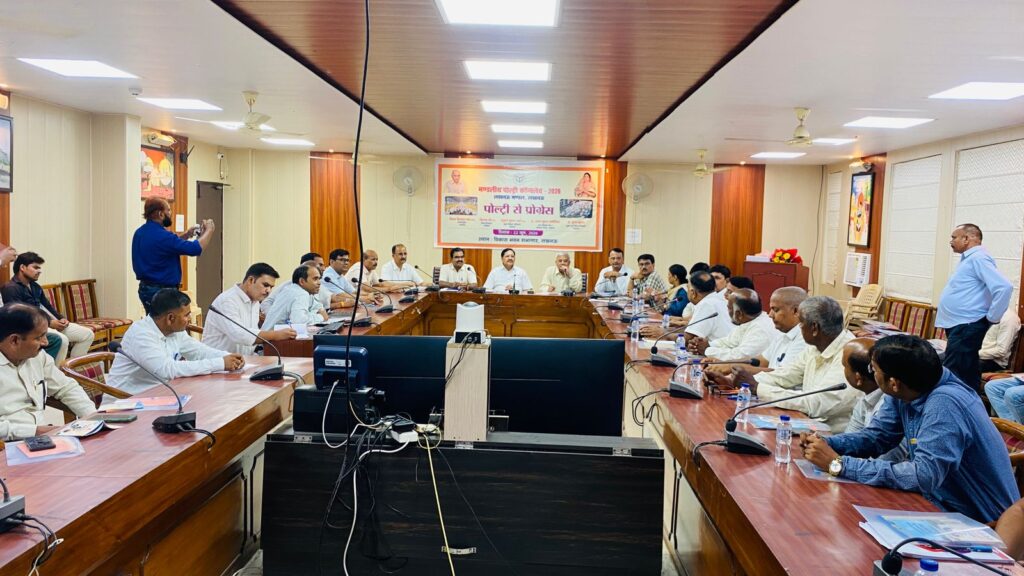 लखनऊ में पोल्ट्री कॉन्क्लेव सम्मेलन में भाग उत्तर प्रदेश के अधिकारी