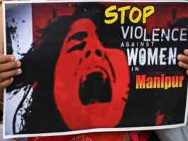 Manipur में फिर भड़की हिंसा, 3 मरे कई घर जले Manipur girl crying with a playcard written stop Violence