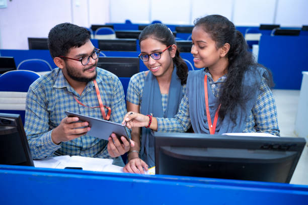 NEET 2026 की तैयारी करते स्टूडेंट्स
