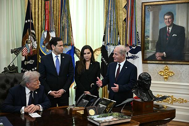 US President Trump with his colleagues on west Asis conflict